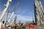 岱岳区引领大型石吊装补助运输工作，3156块巨石“搬家”